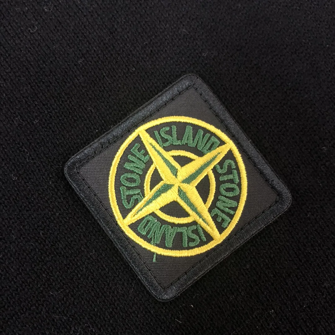 P190 STONE ISLAND 💥 Exclusive latest men's casual pullover knitted sweater ~ advanced customization, full of urban style, classic, simple and elegant round neck bottoming knitted sweater. Imported fabrics are soft and delicate, and are skin-friendly and comfortable to wear. A basic foundation is indispensable for men's wardrobes. They can be used to match various clothing anytime and anywhere to meet your daily needs. The design of the clothes is very simple, embellished with unique compass logo embroidery, fashionable and versatile⚠️⚠️✨✨A must-have item for men! All three standards are complete! Color: black, off-white, gray Size: M-3XL (please state your height and weight when placing an order)